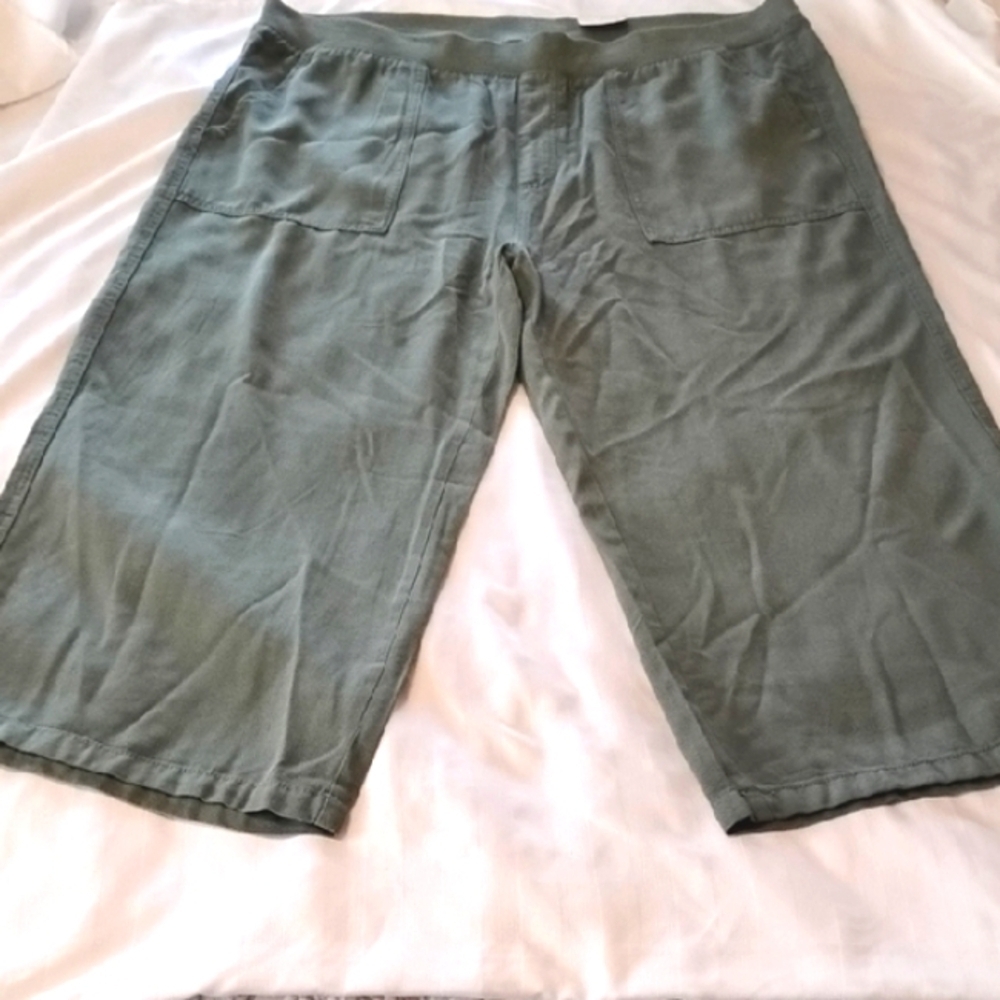 St. John's Bay Woman's Laurel Wreath High Rise Wide Leg Crop Pants, Size 2X, NWT